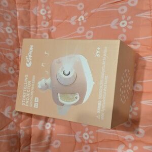ZzzMoon storytelling projector